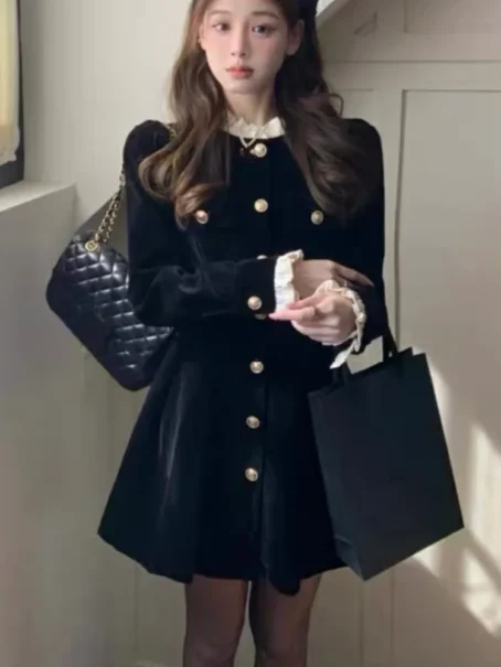 Élégance rétro et douceur ultime : la robe chemise velours qu'il vous faut !