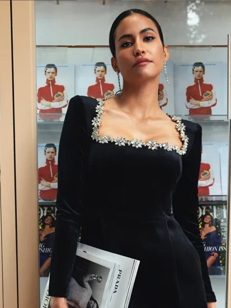 Une robe velours noir femme qui allie classe et confort pour briller en toute occasion