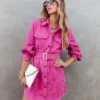 Une robe chemise velours côtelé qui allie confort et élégance pour un look tendance en toute saison