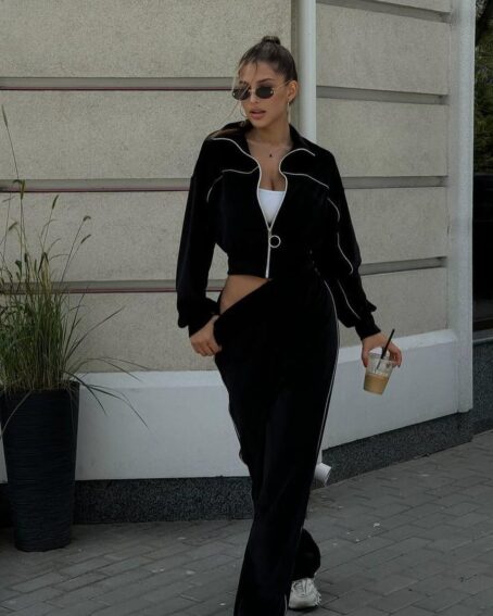 Survêtement velours femme : confort, style et douceur en un seul ensemble !