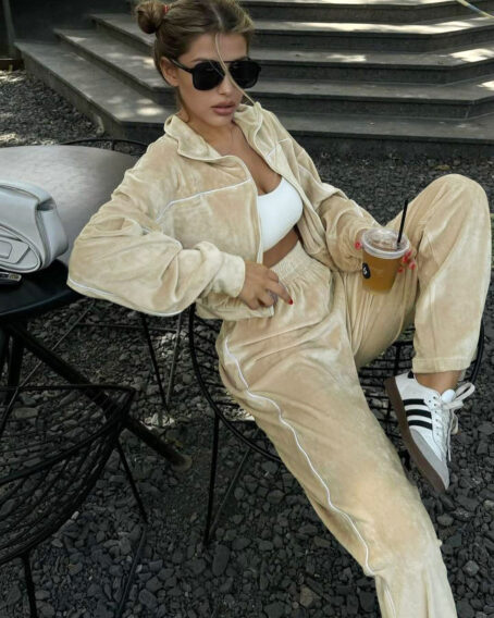 Survêtement velours femme : confort, style et douceur en un seul ensemble !