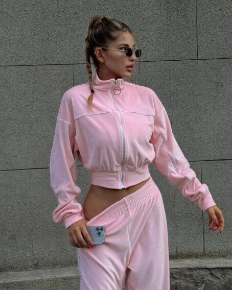 Survêtement velours femme : confort, style et douceur en un seul ensemble !