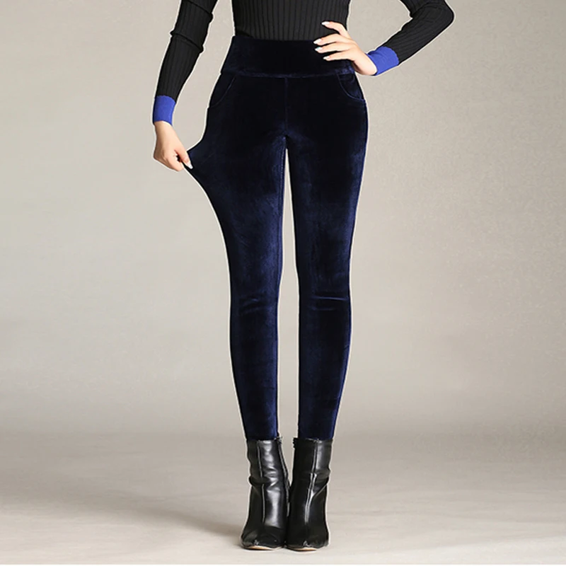 Le pantalon velours slim femme : chic, doux et ultra-confortable