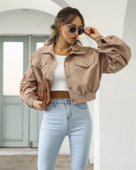 Une veste velours camel femme pour un look chic et cosy en toute saison