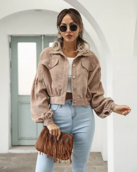 Une veste velours camel femme pour un look chic et cosy en toute saison