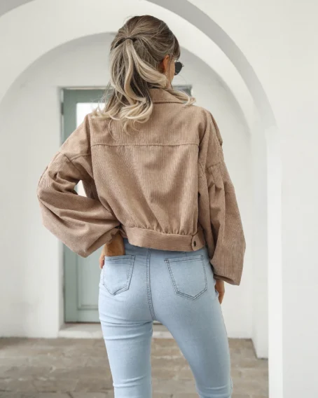 Une veste velours camel femme pour un look chic et cosy en toute saison