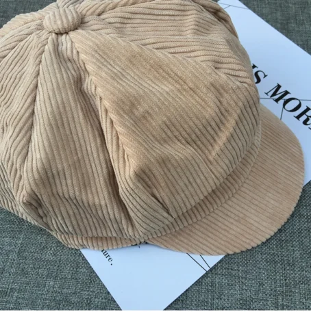 Une casquette velours côtelé femme pour un style chic et cosy au quotidien