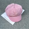 Une casquette velours côtelé femme pour un style chic et cosy au quotidien