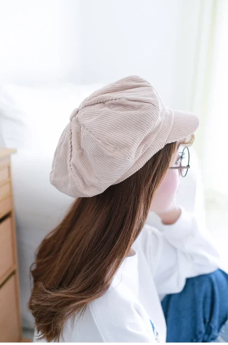 Une casquette velours côtelé femme pour un style chic et cosy au quotidien