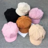 Une casquette velours côtelé femme pour un style chic et cosy au quotidien