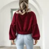 Veste velours rouge femme : élégance, douceur et style en un seul vêtement
