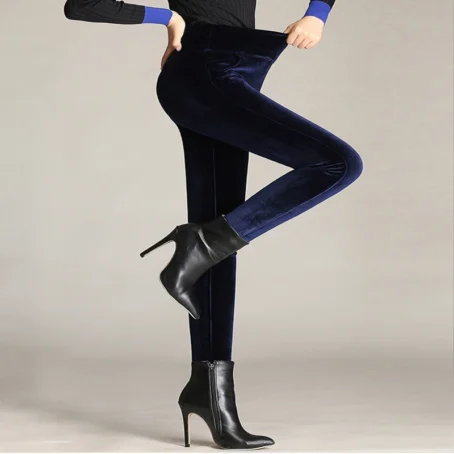 Le pantalon velours slim femme : chic, doux et ultra-confortable