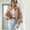 Une veste velours camel femme pour un look chic et cosy en toute saison