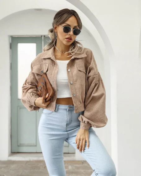 Une veste velours camel femme pour un look chic et cosy en toute saison