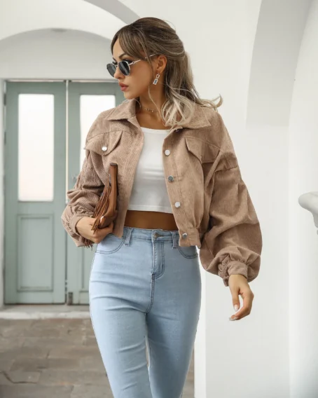 Une veste velours camel femme pour un look chic et cosy en toute saison