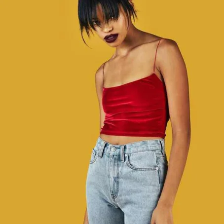 Un top velours doux, extensible et stylé pour un look irrésistible