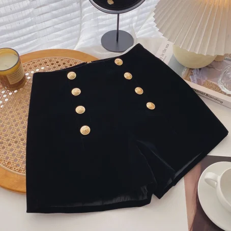 Le short velours femme : douceur, confort et style en un seul vêtement