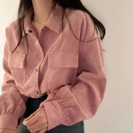 Une veste velours rose femme : chic, douce et ultra confortable