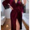 Enveloppez-vous de douceur avec cette robe de chambre femme velours luxe