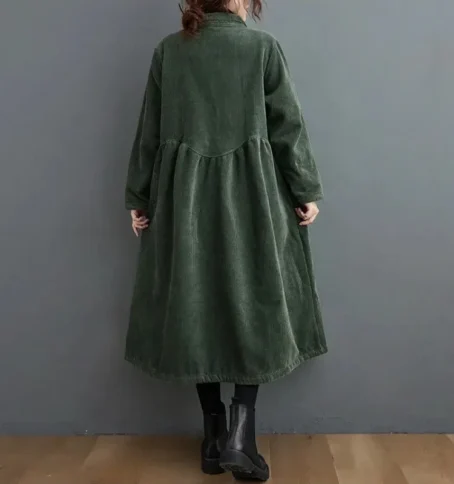 Un manteau long velours côtelé femme, chic et ultra confortable pour un style élégant en toute saison