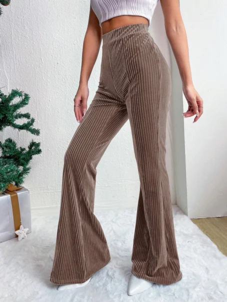 Un pantalon velours camel femme qui sublime votre silhouette avec confort et style !