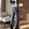 Un pantalon velours côtelé gris femme qui allie confort et style pour un look tendance au quotidien