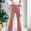 Un pantalon velours rose femme qui allie style, confort et élégance