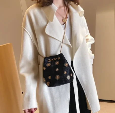 Le sac fourre-tout velours : un accessoire chic, doux et pratique pour sublimer chaque instant