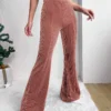 Un pantalon velours rose femme qui allie style, confort et élégance