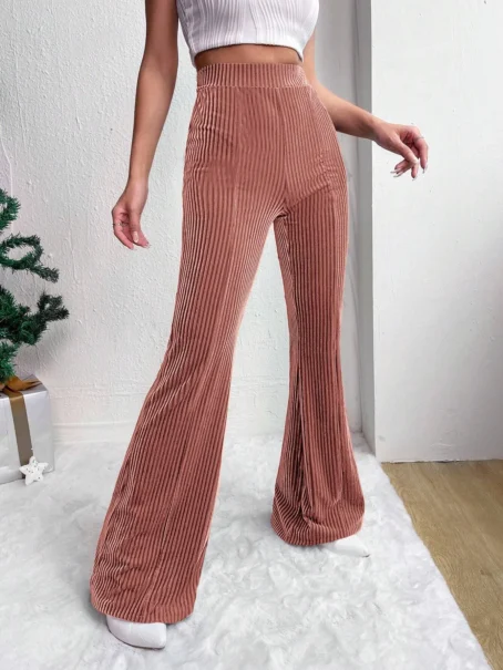 Un pantalon velours rose femme qui allie style, confort et élégance