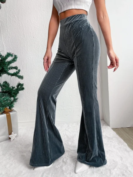 Pantalon velours gris femme : un style chic et confortable pour toutes les occasions
