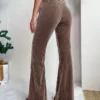 Un pantalon velours camel femme qui sublime votre silhouette avec confort et style !