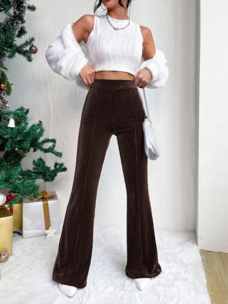 Le pantalon velours marron femme qui allie confort et style sans effort