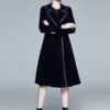 Un manteau velours élégant qui réchauffe et sublime votre style