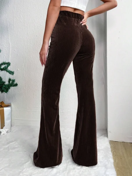 Le pantalon velours marron femme qui allie confort et style sans effort