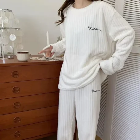 Un pyjama velours femme doux et chaud pour des nuits cocooning inoubliables