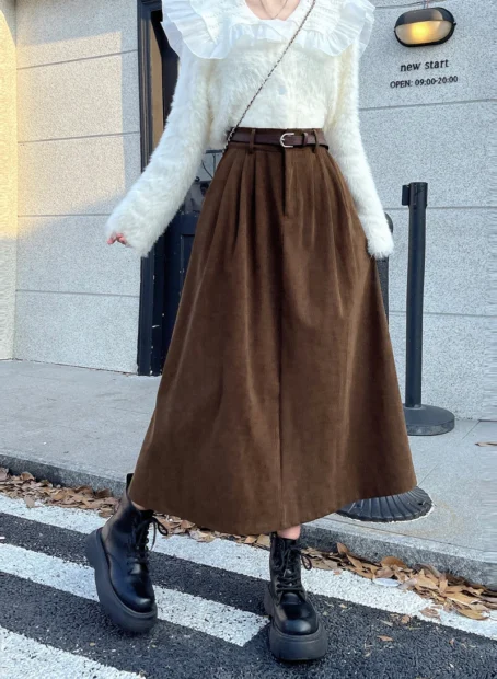 Une jupe longue velours côtelé qui allie style et confort