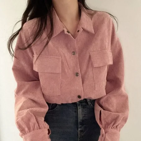 Une veste velours rose femme : chic, douce et ultra confortable