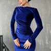 Élégance et douceur : la robe velours bleu qui sublime votre silhouette