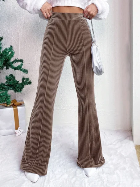 Un pantalon velours camel femme qui sublime votre silhouette avec confort et style !