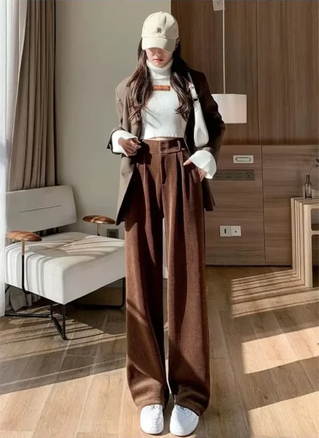 Élégance et confort : le pantalon velours côtelé marron femme qui sublime votre style