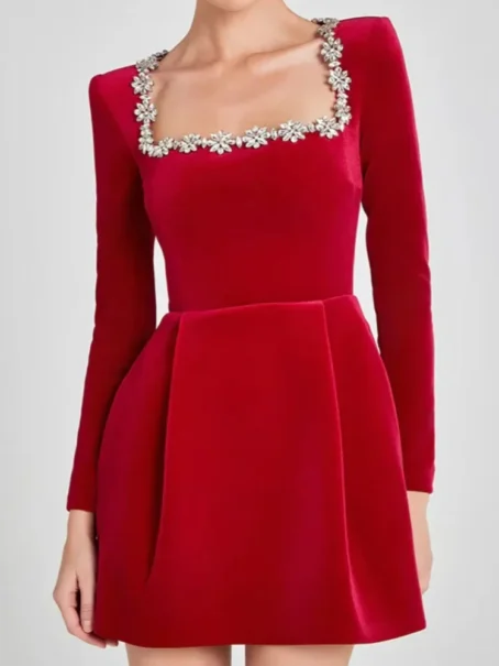 Élégance et douceur : la robe velours rouge femme qui sublime votre silhouette