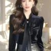 Blouse velours femme : élégance et douceur pour un style irrésistible