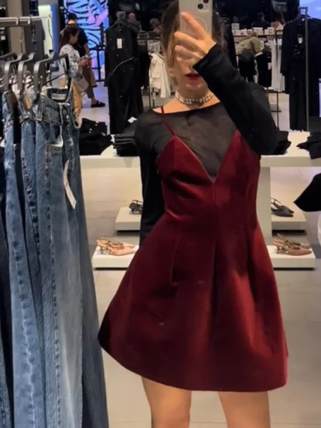 Une robe velours rouge qui sublime votre silhouette