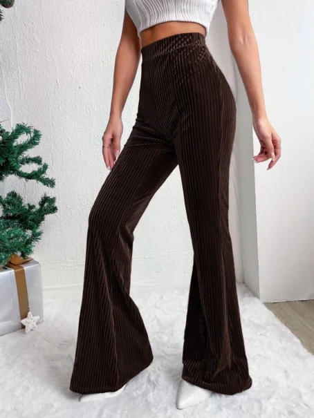 Le pantalon velours marron femme qui allie confort et style sans effort