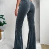 Pantalon velours gris femme : un style chic et confortable pour toutes les occasions