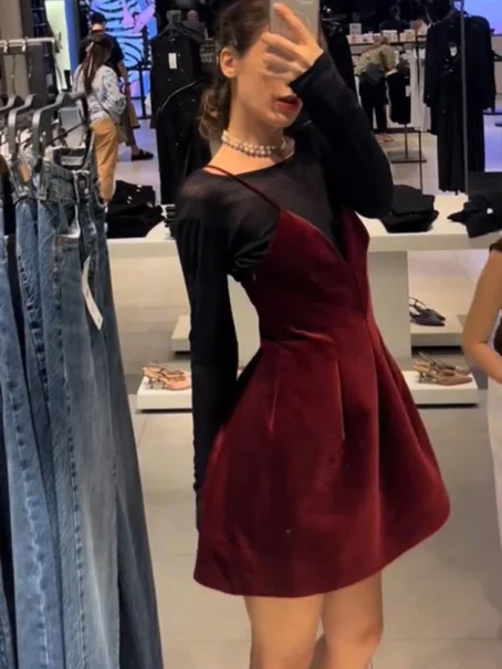 Une robe velours rouge qui sublime votre silhouette