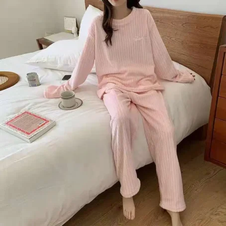 Un pyjama velours femme doux et chaud pour des nuits cocooning inoubliables