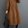Un manteau long velours côtelé femme, chic et ultra confortable pour un style élégant en toute saison