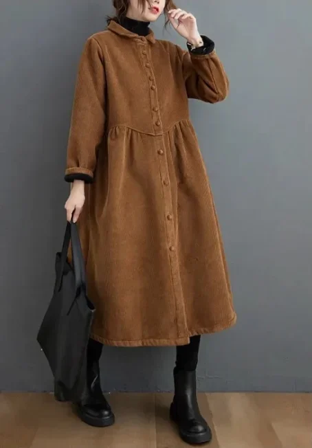 Un manteau long velours côtelé femme, chic et ultra confortable pour un style élégant en toute saison